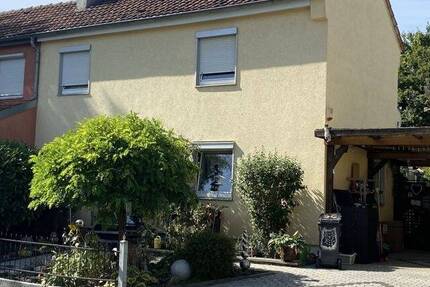 Reiheneckhaus mit 530 m² Grundstück und Ausbaupotenzial 3 zimmer