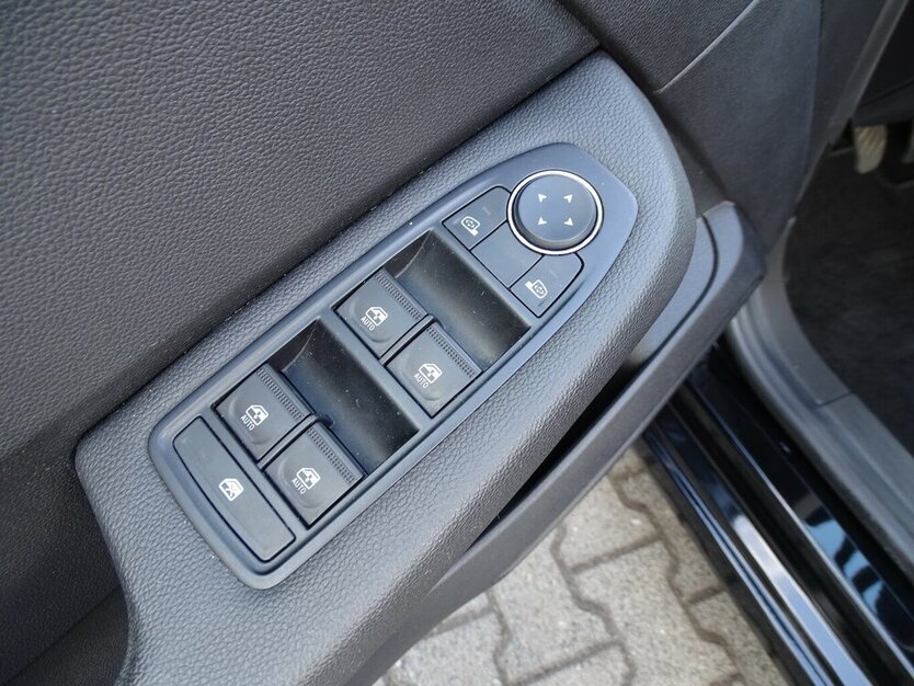 Renault Clio 1,0l Evolution Navi Rückfahrkamera, Einparkhi 31.015 km 12.990 € Rodgau 63110