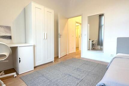 Zimmer frei in moderner WG – Rat-Beil-Straße 25, Frankfurt am Main! 1 zimmer