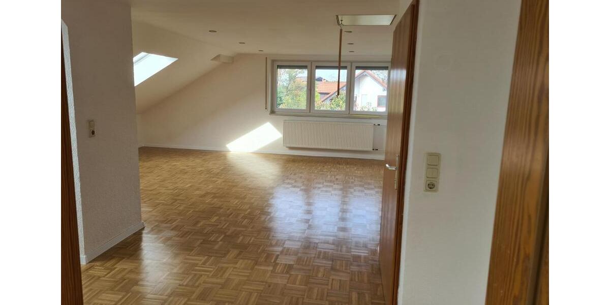 geräumige, lichtdurchflutete 2-Zi-DG-Wohnung zur Miete 2 zimmer