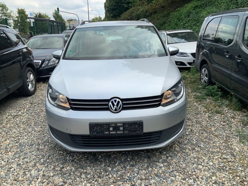 VW Touran 277.532 km 4.650 € Frankfurt am Main 60486