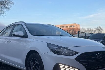 Hyundai i30 156.000 km 10.390 &euro; Frankfurt am Main 60486