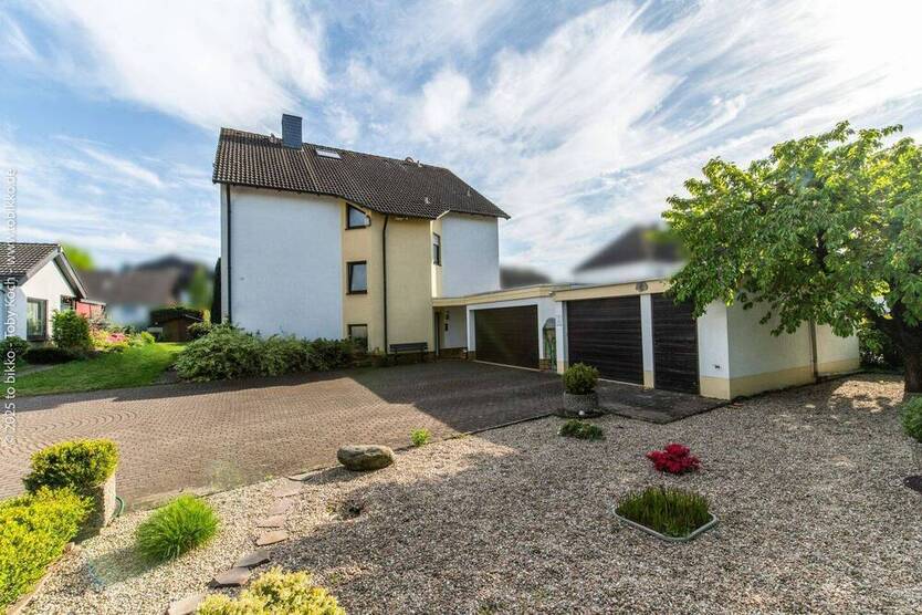 Neu-Isenburg: 1 Mehrgenerationenhaus, 2 Einfamilienhäuser und eine Bauoption mit Bauvorbescheid