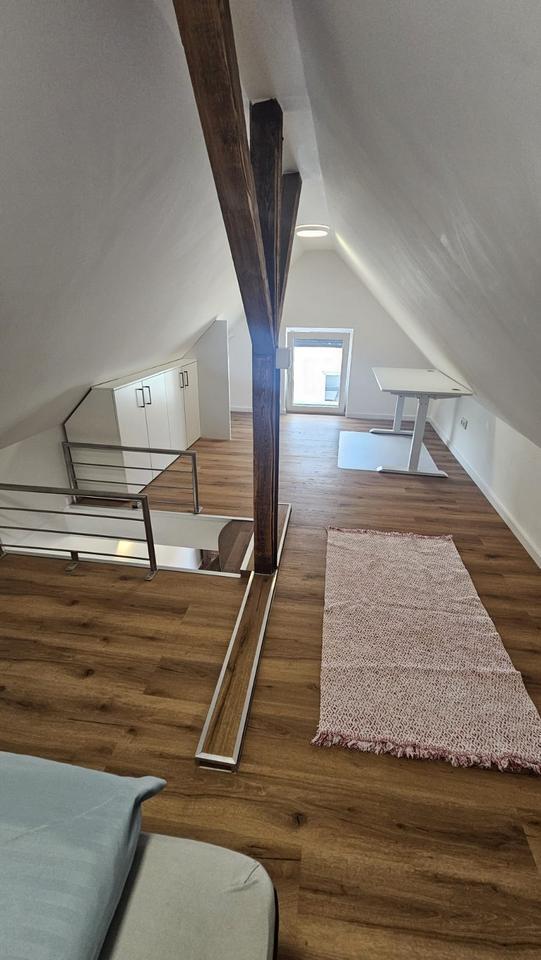 Kleines Wohnglück – Möbliertes Häuschen, Terrasse, Garageanteil