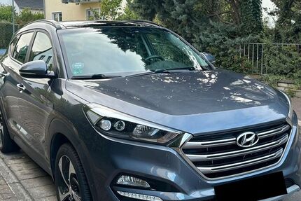 Hyundai TUCSON 99.000 km 16.900 € Frankfurt 60388