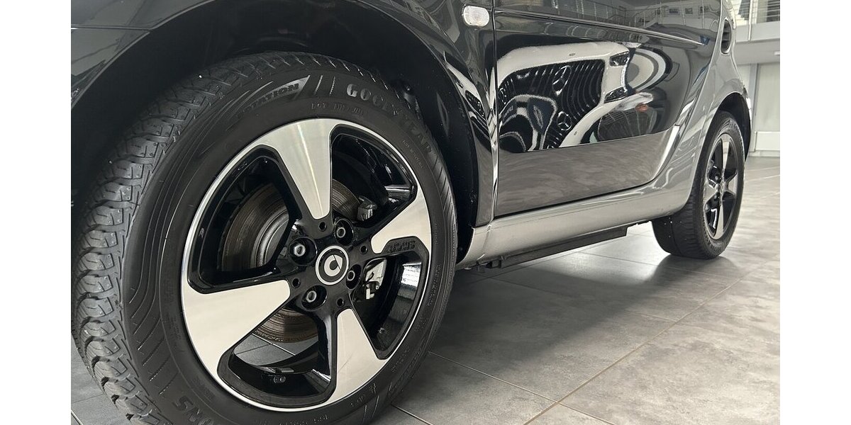 Smart ForTwo EQ CABRIO EXCLUSIVE-22KW-RÜCKFAHRKAMERA! 13.660 km 18.399 &euro; Groß-Umstadt 64823