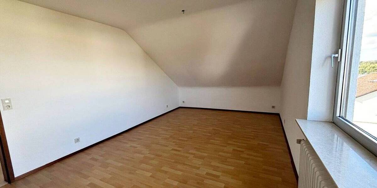 großzügige Dachgeschosswohnung in Urberach 3 zimmer