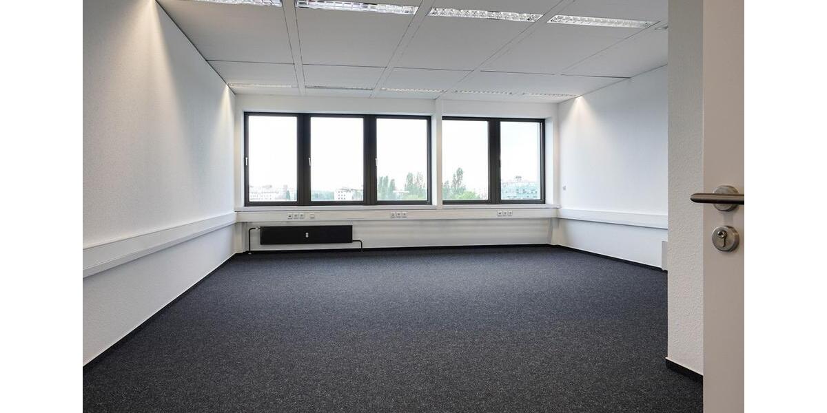 Exzellentes Büroangebot: Renoviert, stilvoll möbliert und mit umfassenden Annehmlichkeiten zimmer