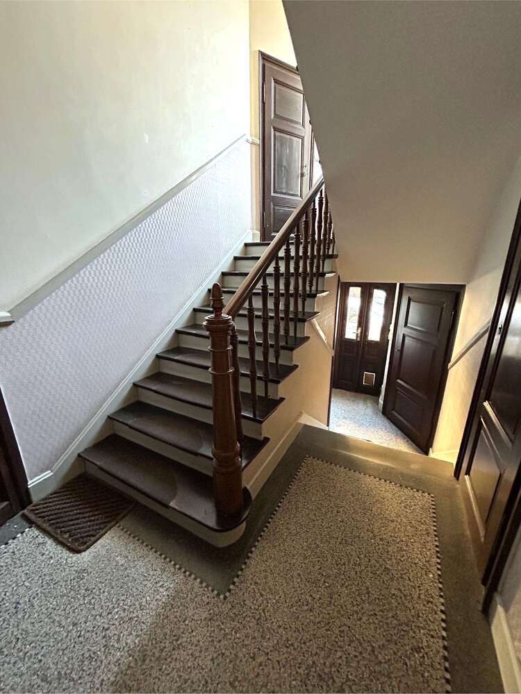 Haus zum Kaufen in Frankfurt 2.300.000 € 600 m²