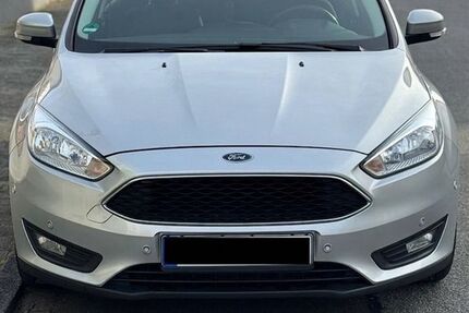 Ford Focus 182.000 km 5.950 &euro; Raunheim 65479