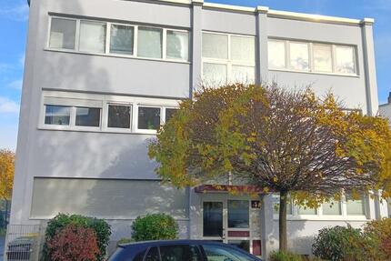 Arbeitsplatz Coworking in kleiner ruhiger Bürogemeinschaft zimmer