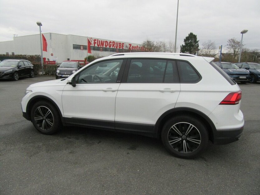 VW Tiguan Active 1.5, NAVI, LED 88.000 km 24.890 € Gernsheim 64579