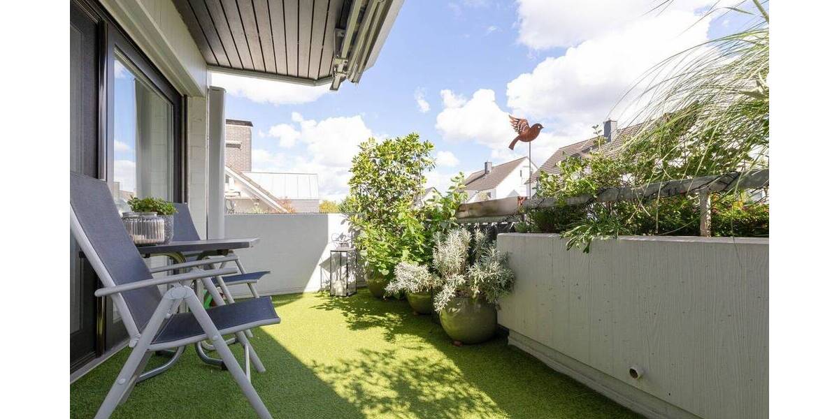 Helle 2,5-Zimmer-Wohnung mit zwei Balkonen in der Nähe des Henninger Turms 2 zimmer