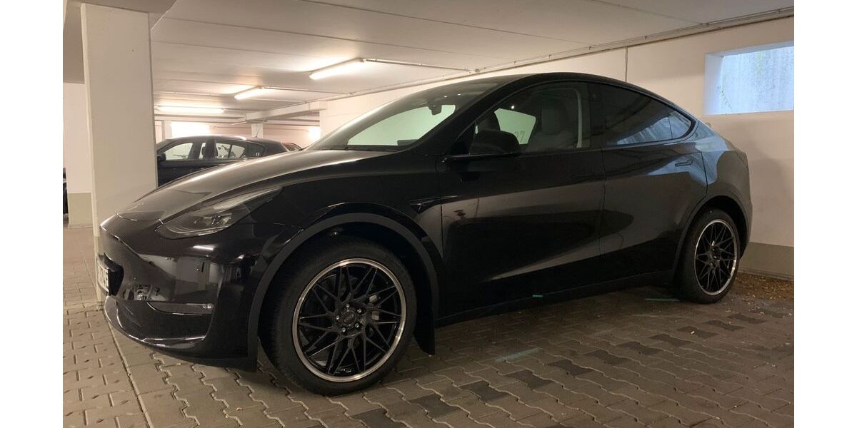 Tesla Model Y 25.600 km 39.500 &euro; Frankfurt 60438