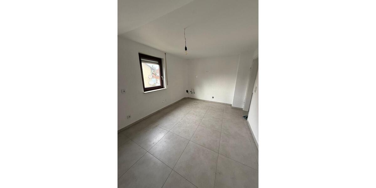 Dachgeschoßwohnung Bürstadt - 3 Zimmer, 80 m&sup2;, 1.250&euro; | Angebot:26336197