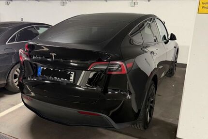 Tesla Model Y 56.962 km 32.500 &euro; Frankfurt 60438