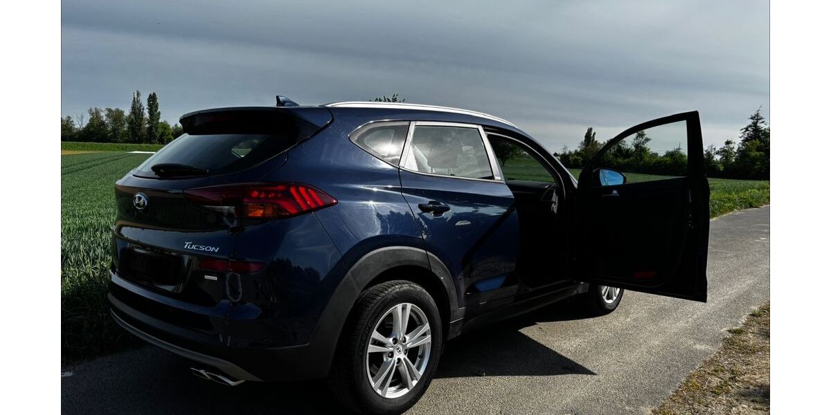 Hyundai TUCSON 97.000 km 16.300 &euro; Hattersheim 65795