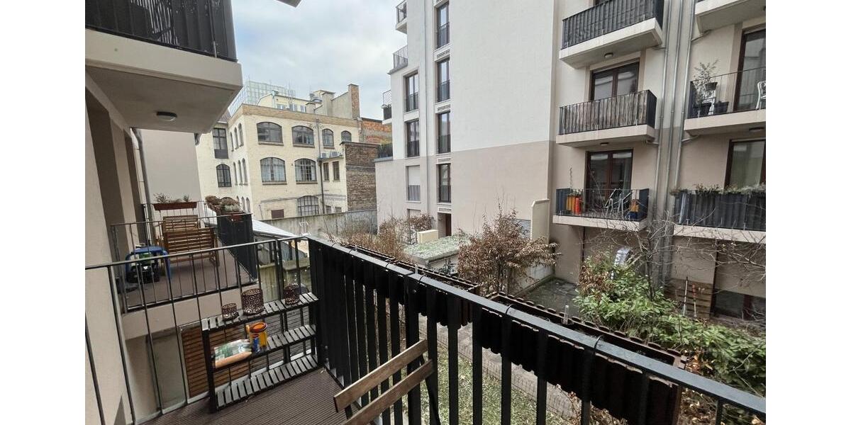 Möblierte Wohnung zentrale Lage mit TG- Parkplatz 3 zimmer