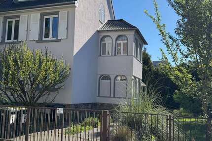 Haus Frankfurt am Main Praunheim - 5 Zimmer, 140 m&sup2;, 2.490&euro; | Angebot:26438186