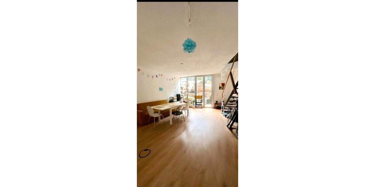 Erdgeschoßwohnung Darmstadt - 8 Zimmer, 17 m&sup2;, 650&euro; | Angebot:25958701