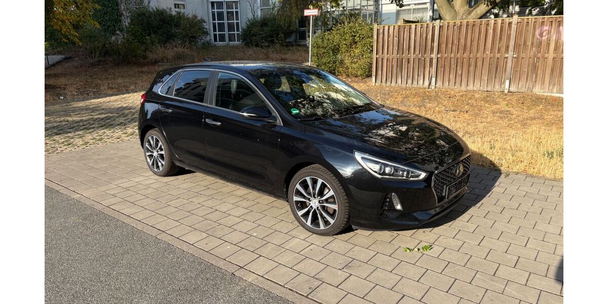 Hyundai i30 83.500 km 11.500 &euro; Frankfurt 60528