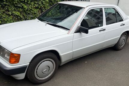 Mercedes-Benz 190 159.543 km 10.990 &euro; Frankfurt 60314