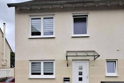 Doppelhaushälfte mit Garage, Stellplatz und Garten im familienfreundlicher Umgebung in Leeheim