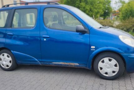 Toyota Yaris 259.000 km 2.200 &euro; Frankfurt am Main 65933