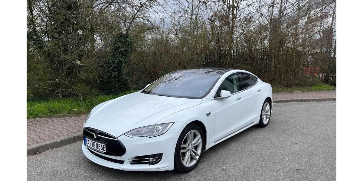 Tesla Model S 298.000 km 15.999 &euro; Frankfurt 60528