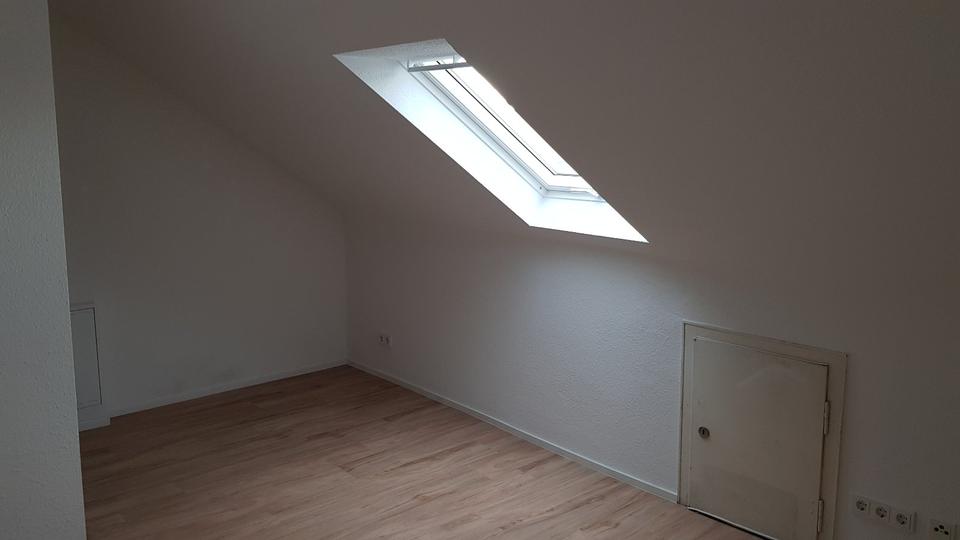Dachgeschoßwohnung Mainz Ebersheim - 2 Zimmer, 50 m&sup2;, 699&euro; | Angebot:25431715