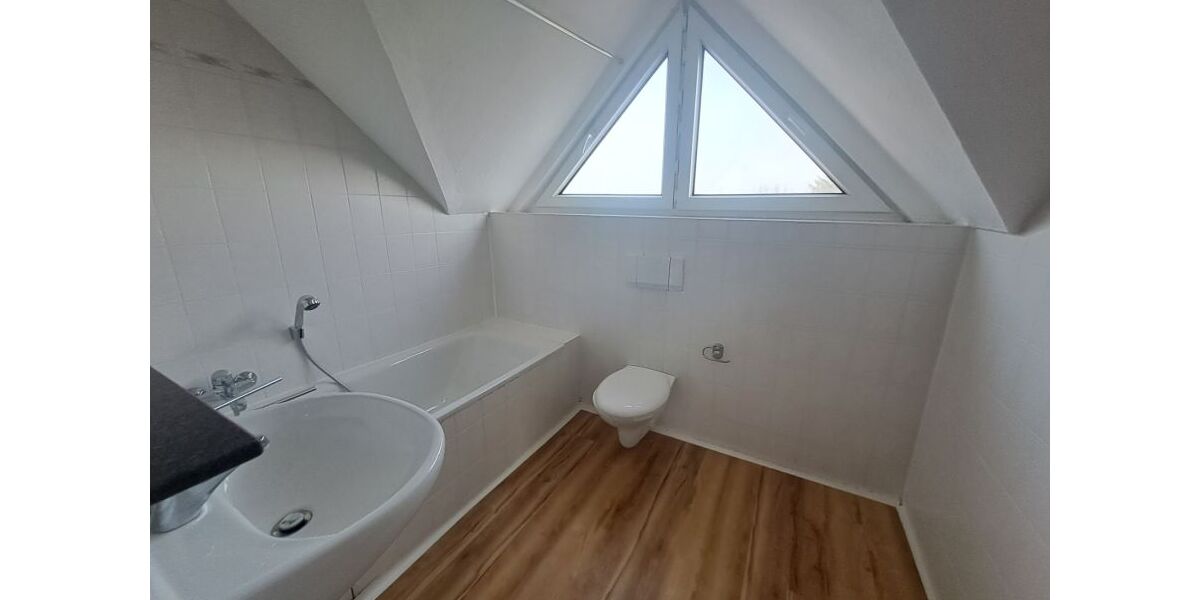 Provisionsfrei* Freie 3-Zimmer-Maisonette-Wohnung in Nauheim mit großem Balkon und Stellplatz!Sowohl zum sofortigen Bezug als auch zur Kapitalanlage geeignet! - Maisonettenwohnung Nauheim | Angebot:25398984