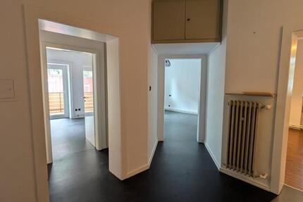 Sofort verfügbare gepflegte 4-Zimmer-Wohnung mit Einbauküche 4 zimmer