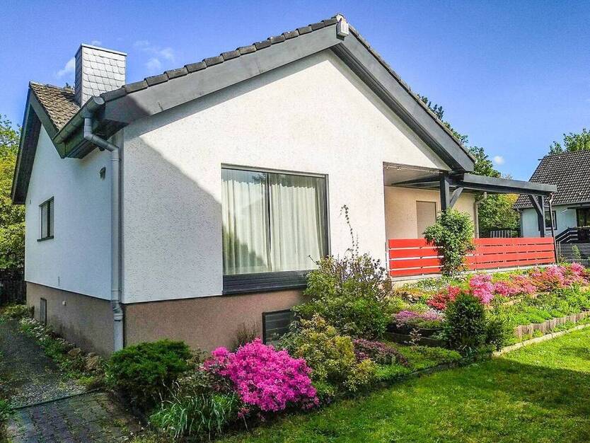 Neu-Isenburg: 1 Mehrgenerationenhaus, 2 Einfamilienhäuser und eine Bauoption mit Bauvorbescheid