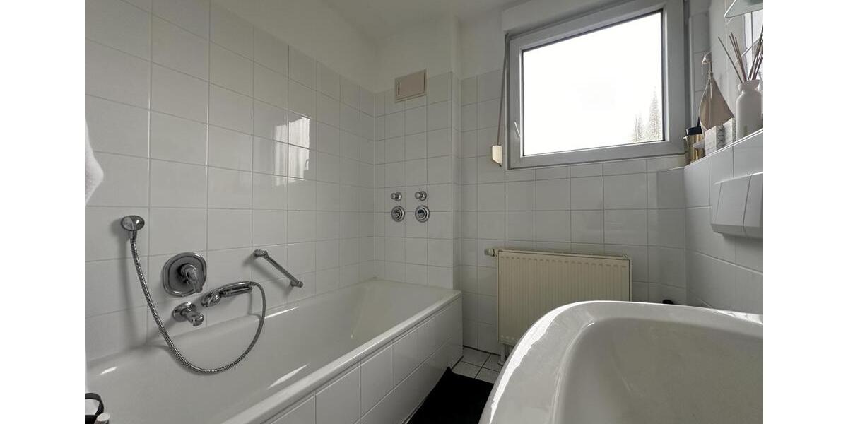 3 Zi.-Dachgeschosswohnung - TOP-Wohnlage im Buchraingebiet 3 zimmer