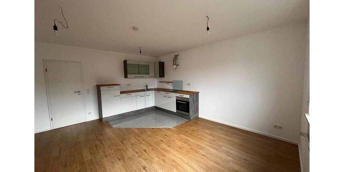 Lichtdurchflutete, renovierte 2-Zimmer Wohnung mit Balkon 2 zimmer