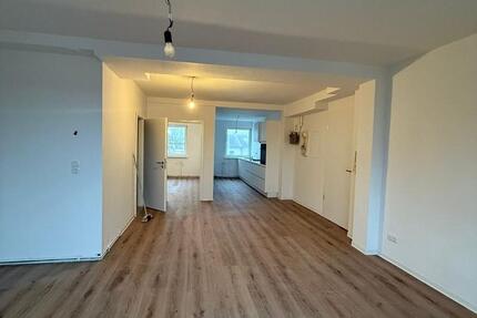 NEU! sanierte 2-Zimmer Wohnung mit Balkon in zentraler Lage 2 zimmer