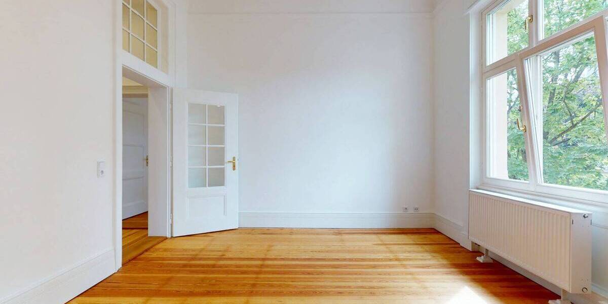 Erstbezug nach Sanierung - Charmante Altbauwohnung mit drei Zimmern, Wintergarten, Balkon und Aufzug 3 zimmer