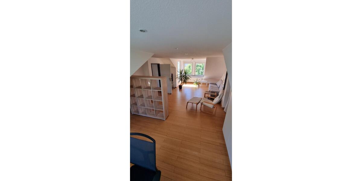 Geräumige und neuwertige 2-Zimmer-DG-Wohnung mit Balkon und Einba 2 zimmer