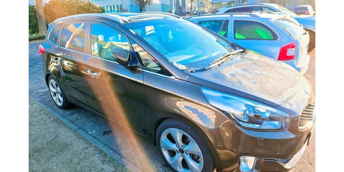 Kia Carens 100.748 km 9.800 &euro; neu-Isenburg 63263