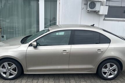 VW Jetta 138.600 km 8.400 &euro; Mörfelden-Walldorf 64546