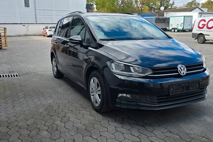 VW Touran 285.573 km 8.330 &euro; Darmstadt 64293