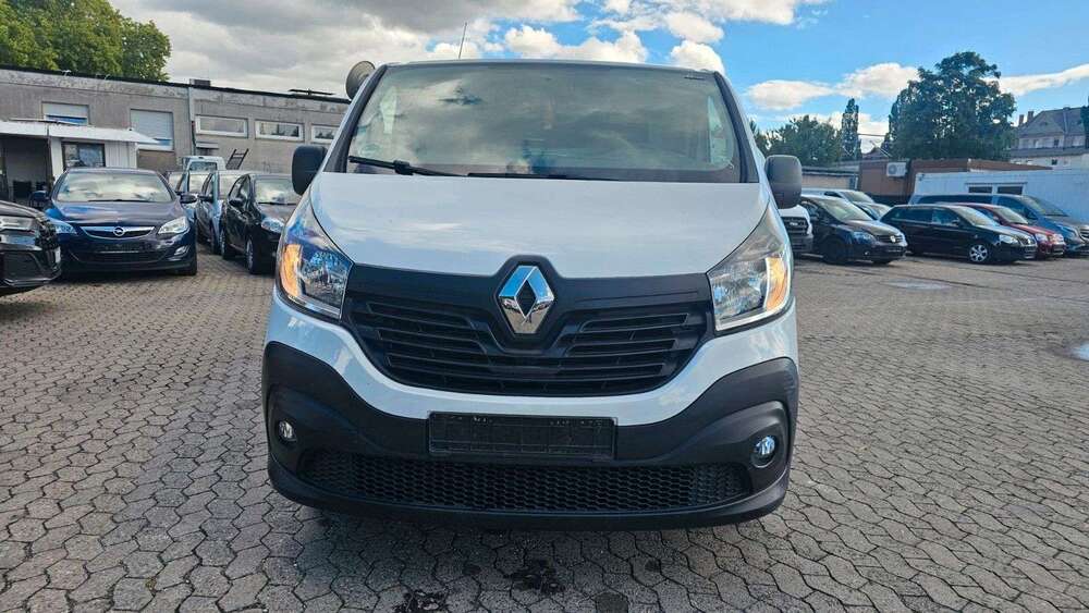 Renault Trafic 122.500 km 11.990 &euro; Frankfurt 65933