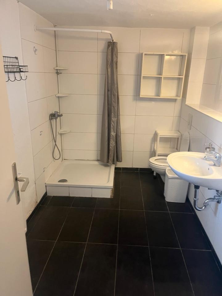 Zwei Häuser mit 4 Wohnungen prov frei zimmer