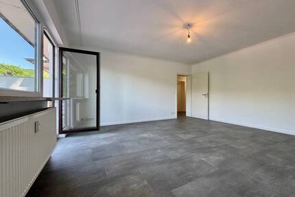+++ Renovierte 2-Zimmer-Wohnung mit großem Balkon und Fernblick +++
