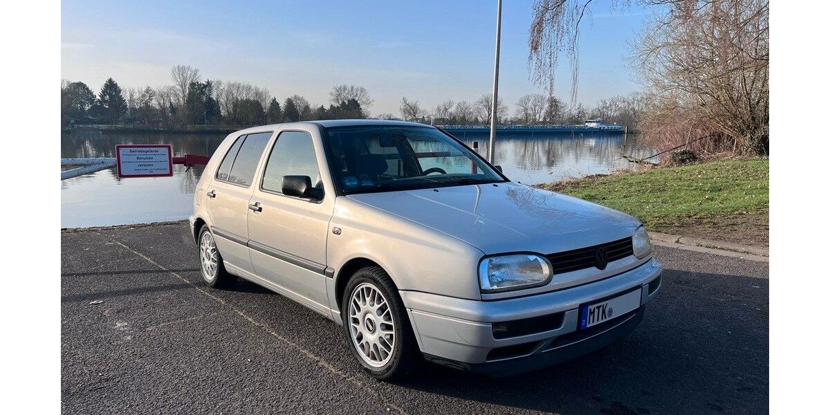 VW Golf 89.000 km 3.200 &euro; Hochheim am Main 65239