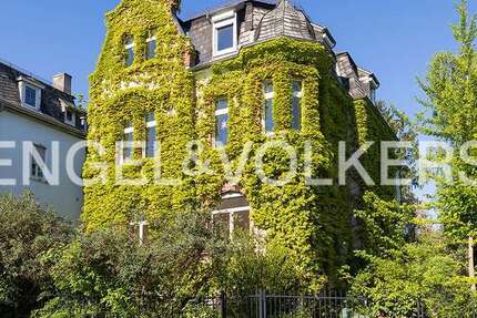 Haus zum Kaufen in Frankfurt am Main 1.980.000 € 275 m²