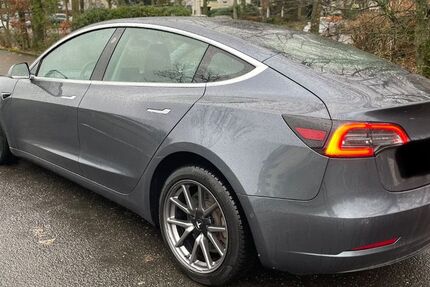 Tesla Model 3 144.000 km 22.499 &euro; Frankfurt 60313
