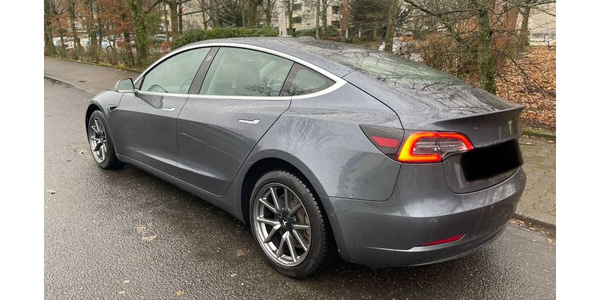 Tesla Model 3 144.000 km 22.499 &euro; Frankfurt 60313