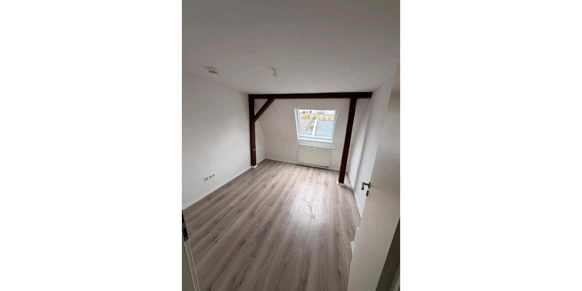 Dachgeschoßwohnung Offenbach am Main Buchrain - 3 Zimmer, 80 m&sup2;, 1.250&euro; | Angebot:26358476