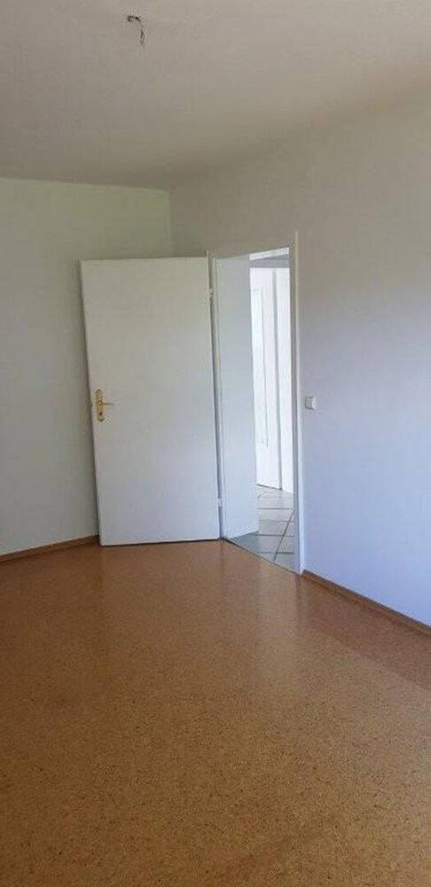 sofort Einzugsbereit, kpl. renovierte 3 Zimmerwohung im 1. OG, ohne Maklerkosten